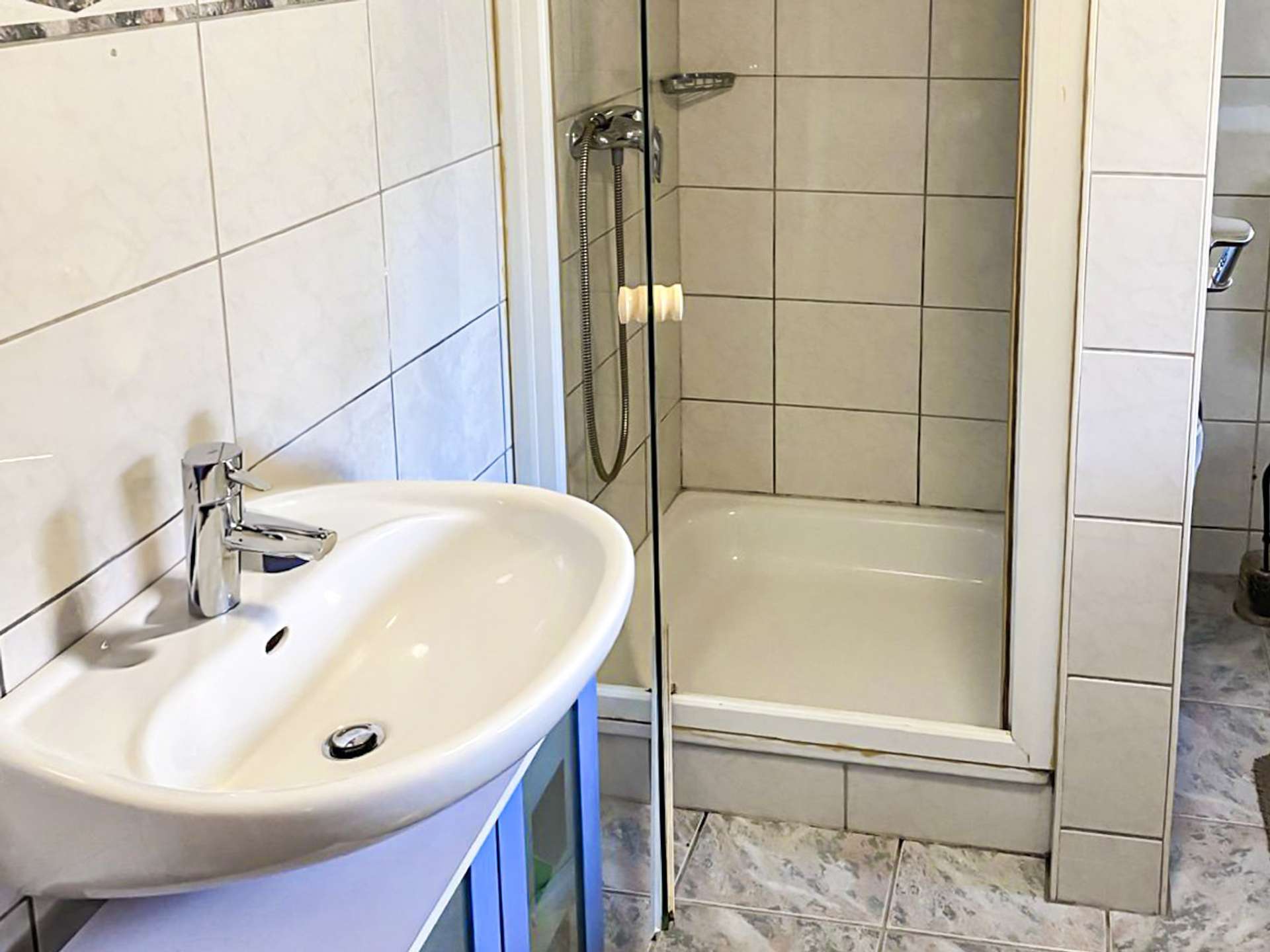 Separates WC mit Dusche