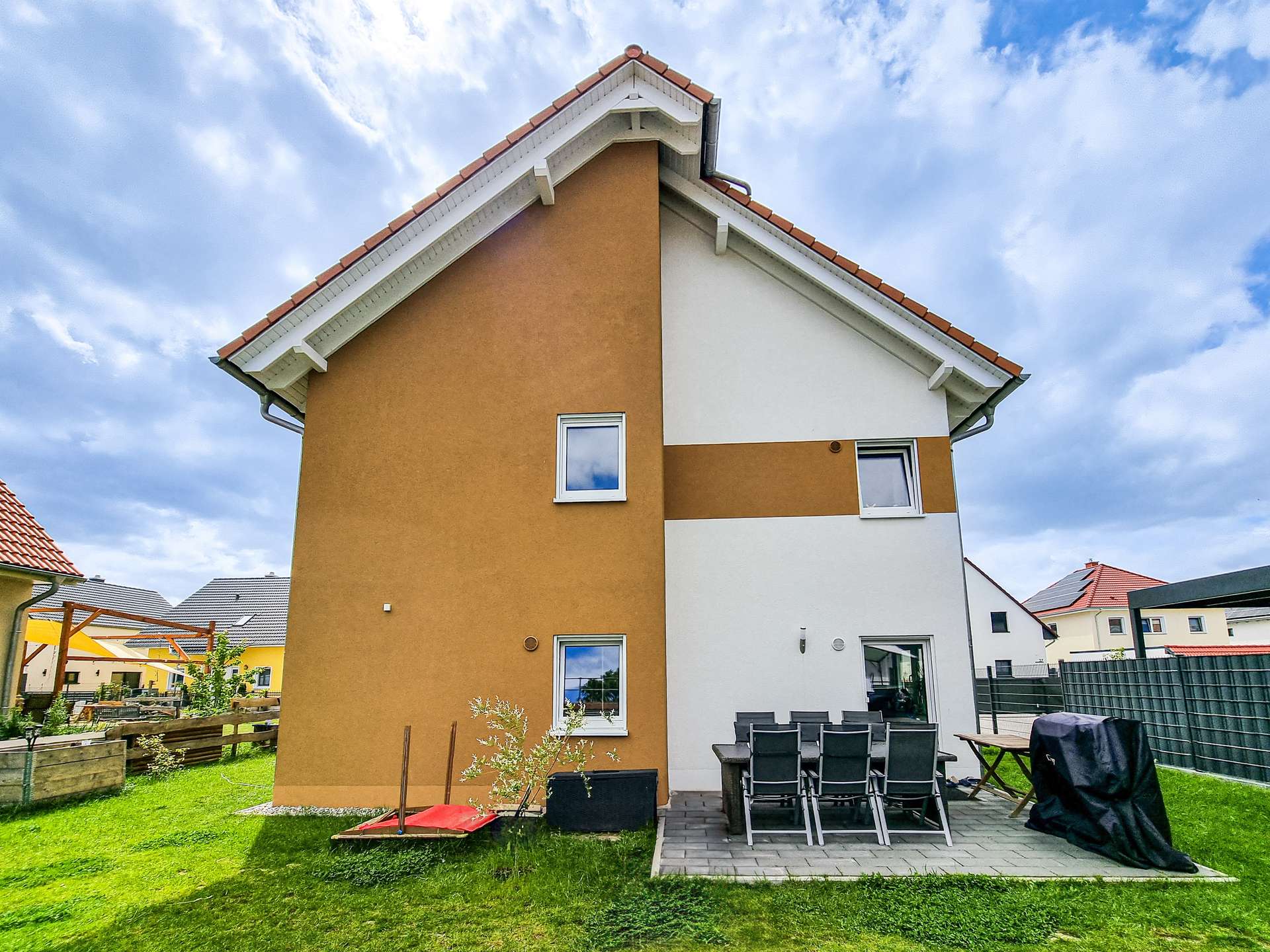 Gebäuderückseite
