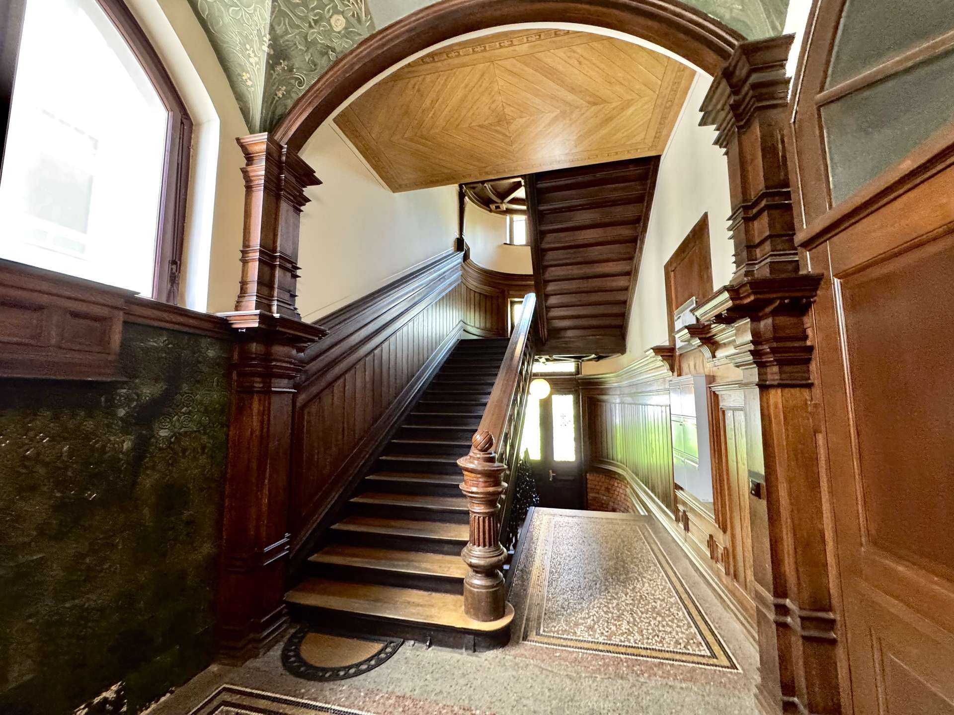 Treppe ins 1. OG