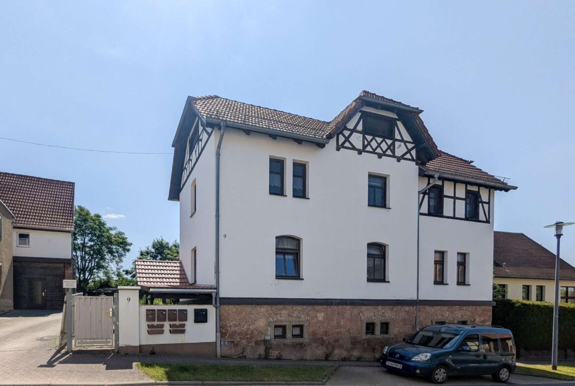 Haupthaus Straßenansicht