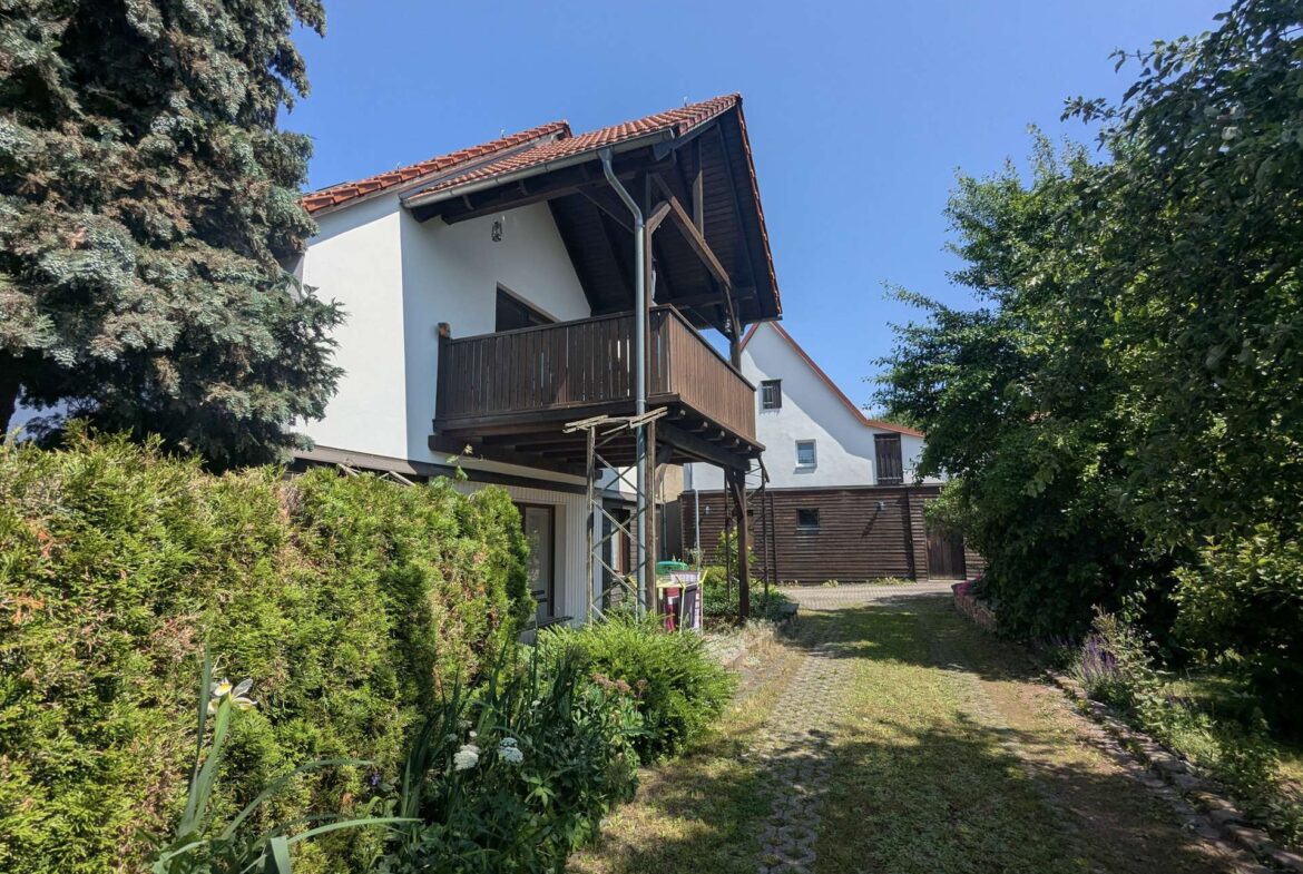 Weg vor dem Haus