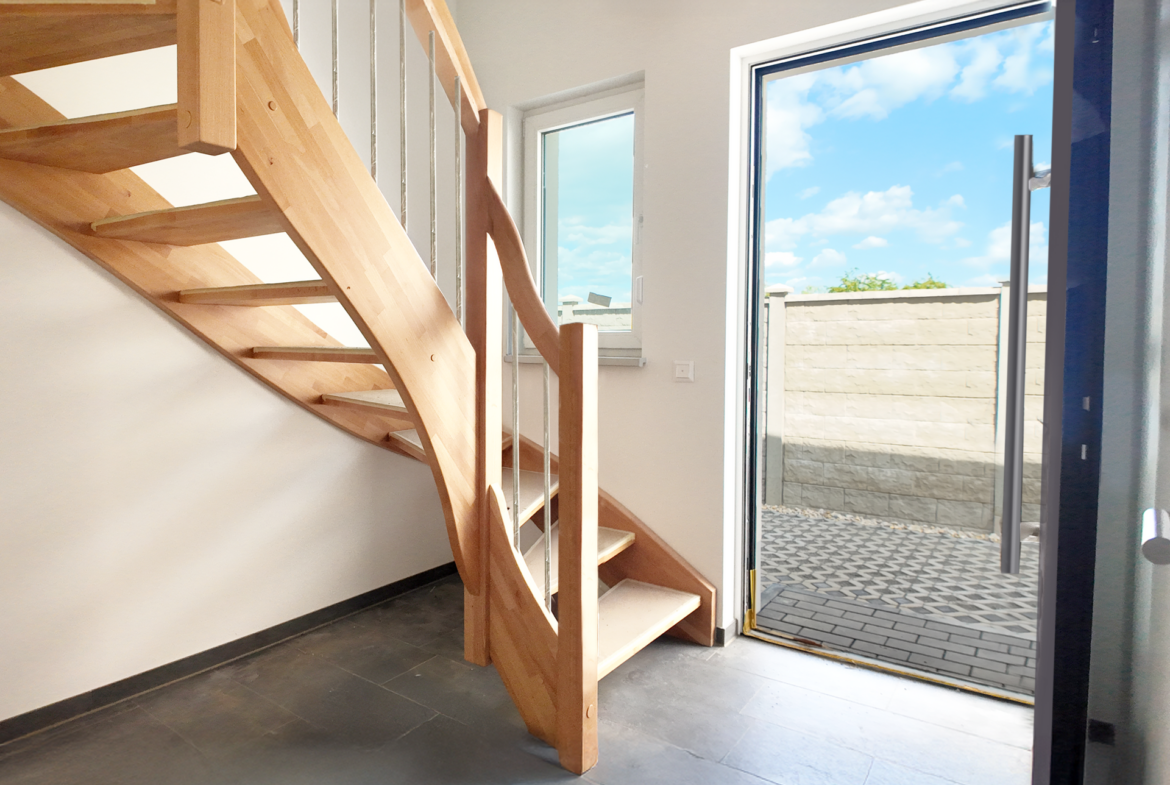 Hauseingang mit Zugang zur Wohnung im 1. Obergeschoss - Musterhaus 