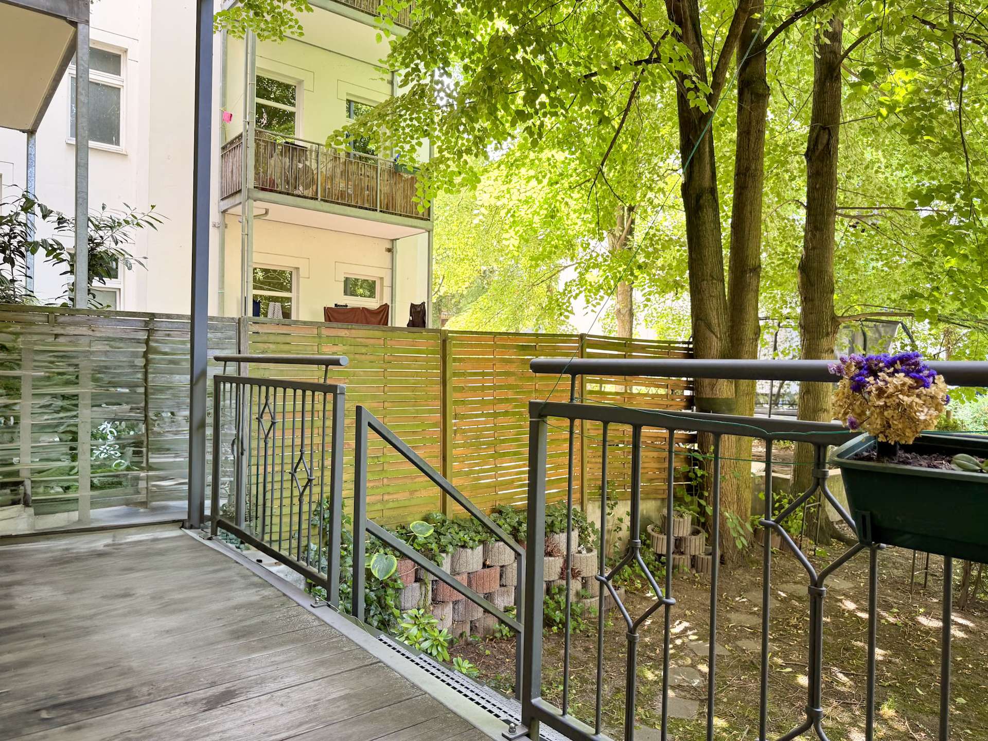 Balkon mit Gartenzugang