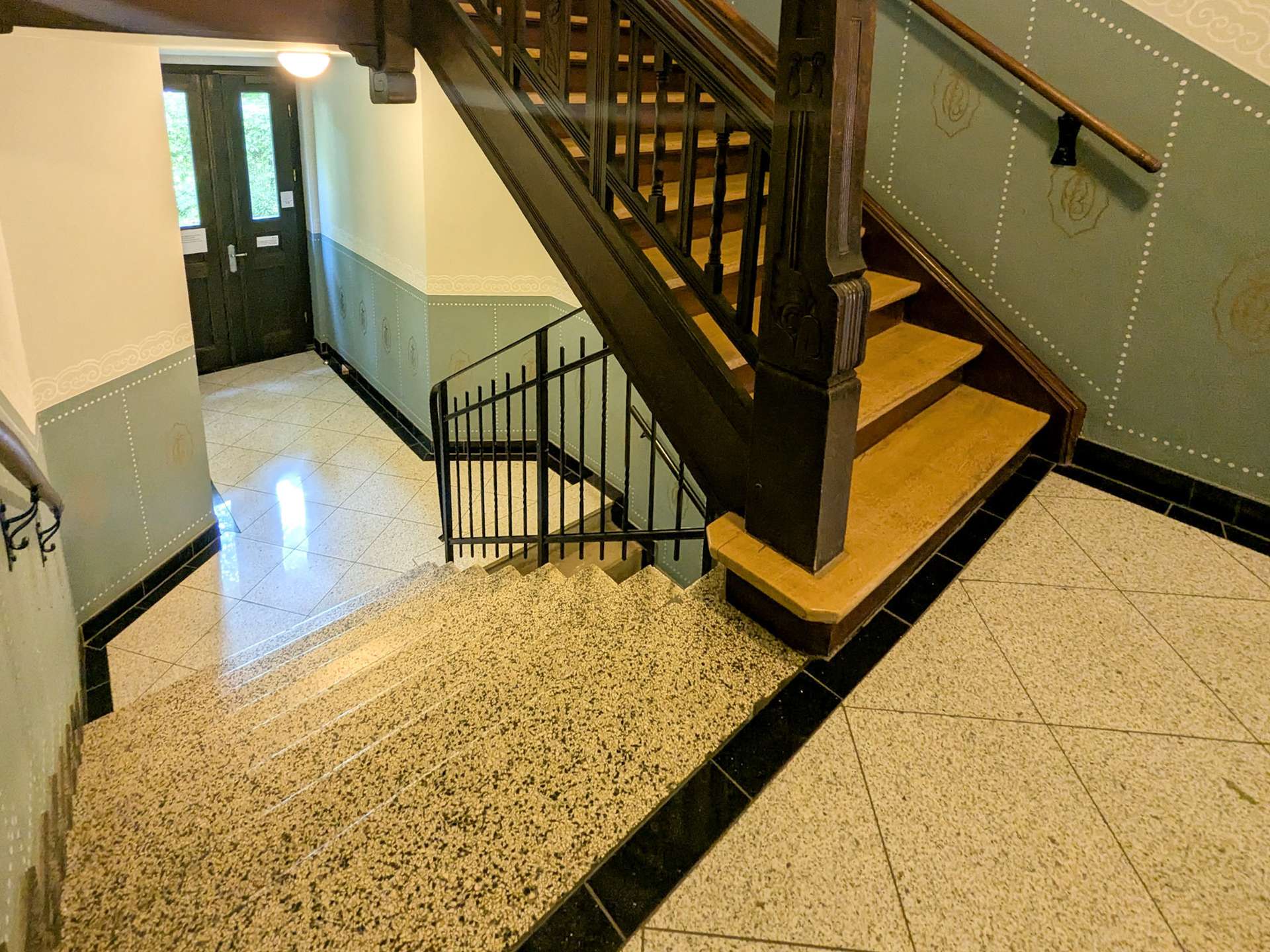 Ausgang in den Hinterhof