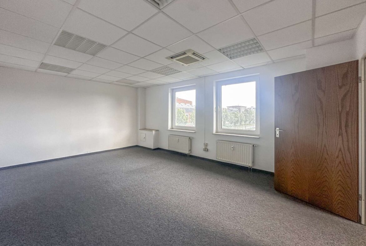 Grosszügiges Zimmer (1. OG links)