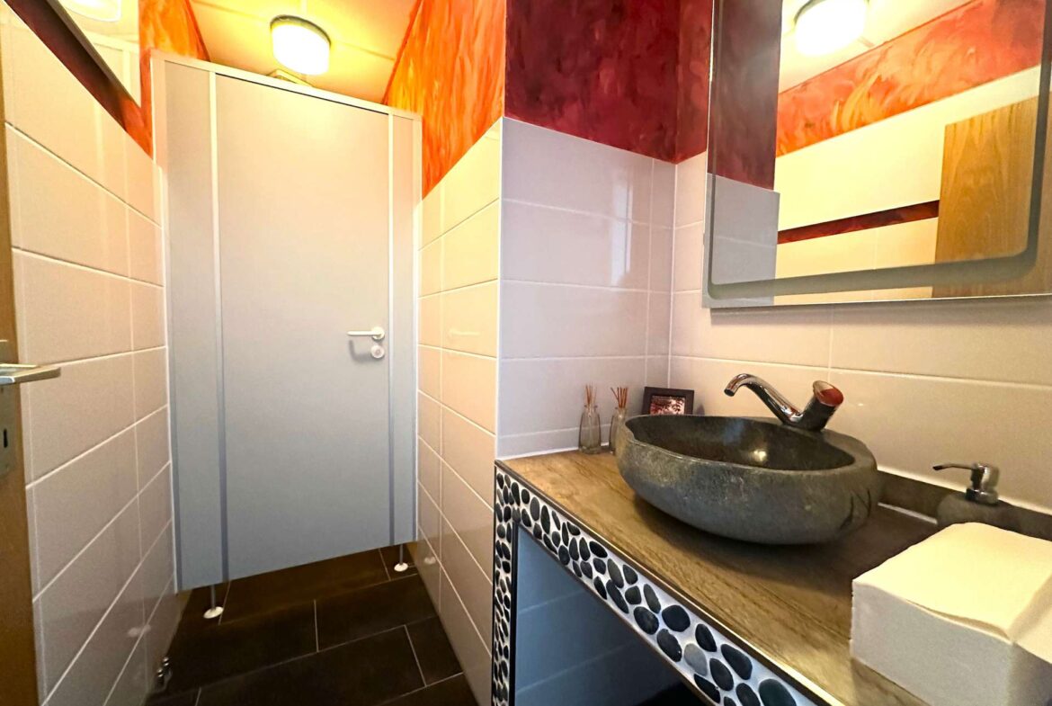 Badezimmer (2. OG rechts)