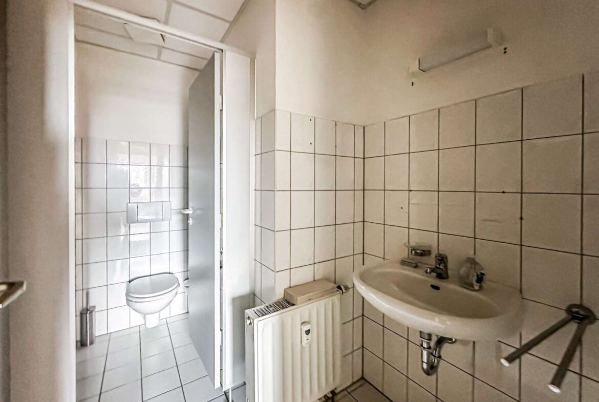 Badezimmer (1. OG links)