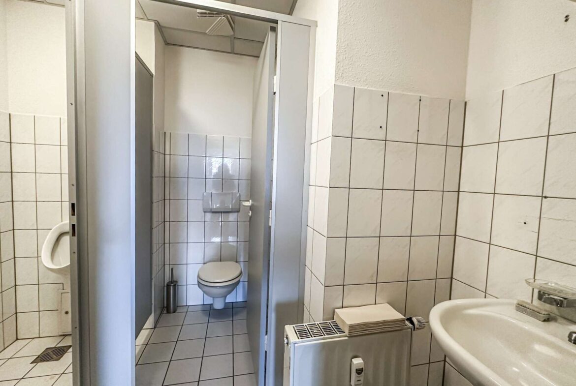 Toilette (1. OG links)