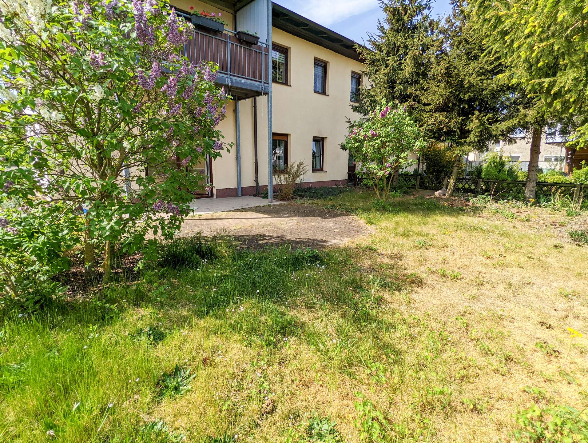 Garten hinter dem  Haus