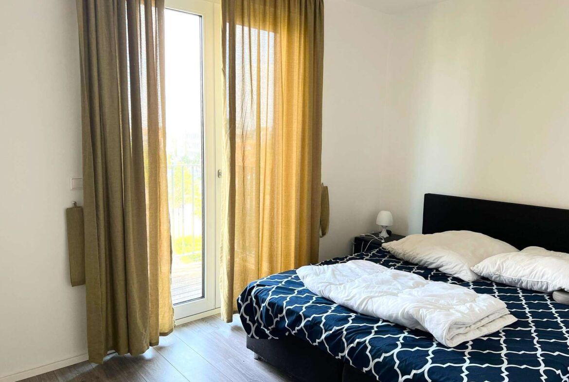 Gemütliches Schlafzimmer mit Terrassenzugang