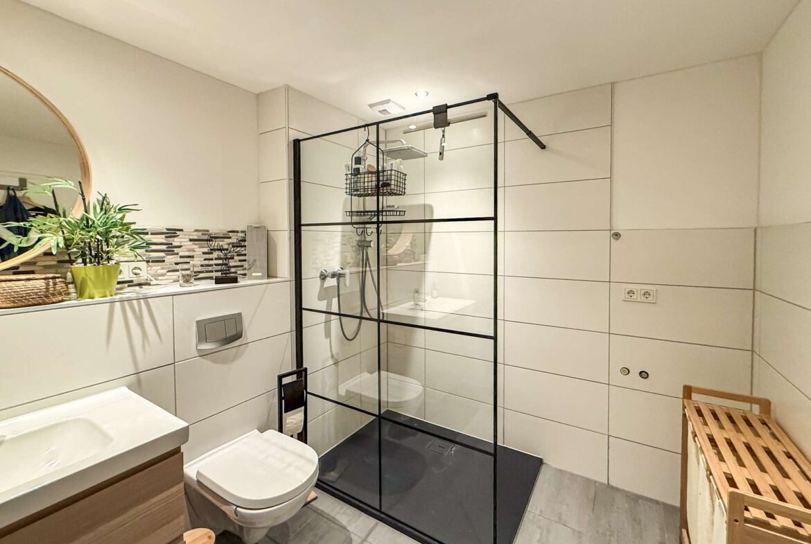Bad im 1. OG mit Dusche