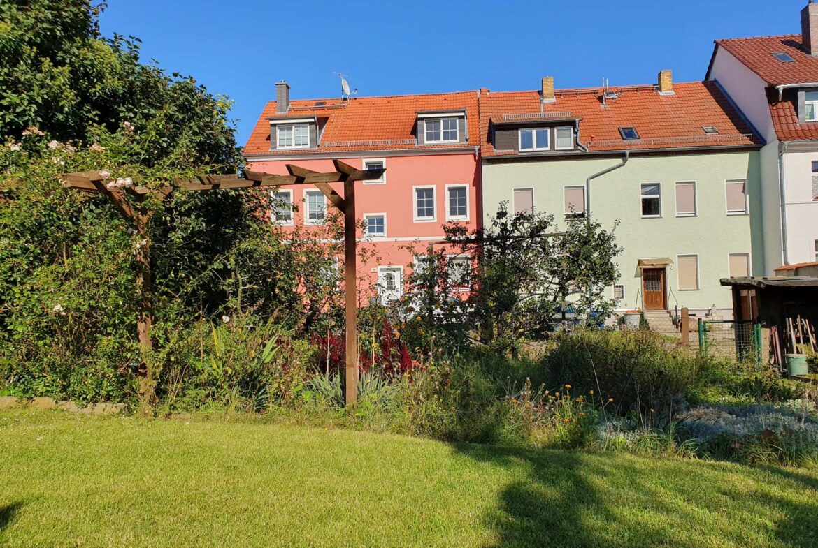 Rückansicht mit Garten