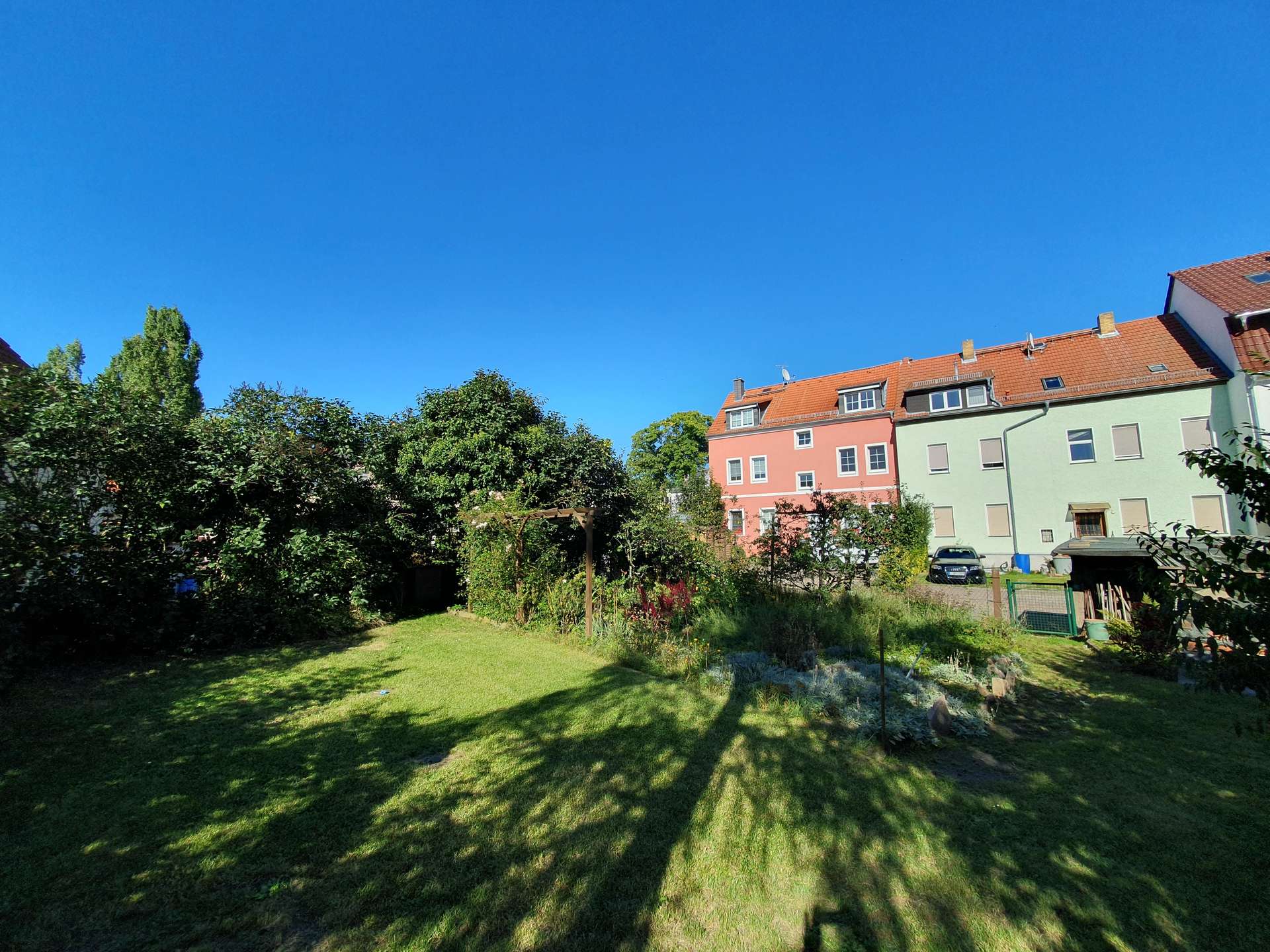 Rückansicht mit Garten