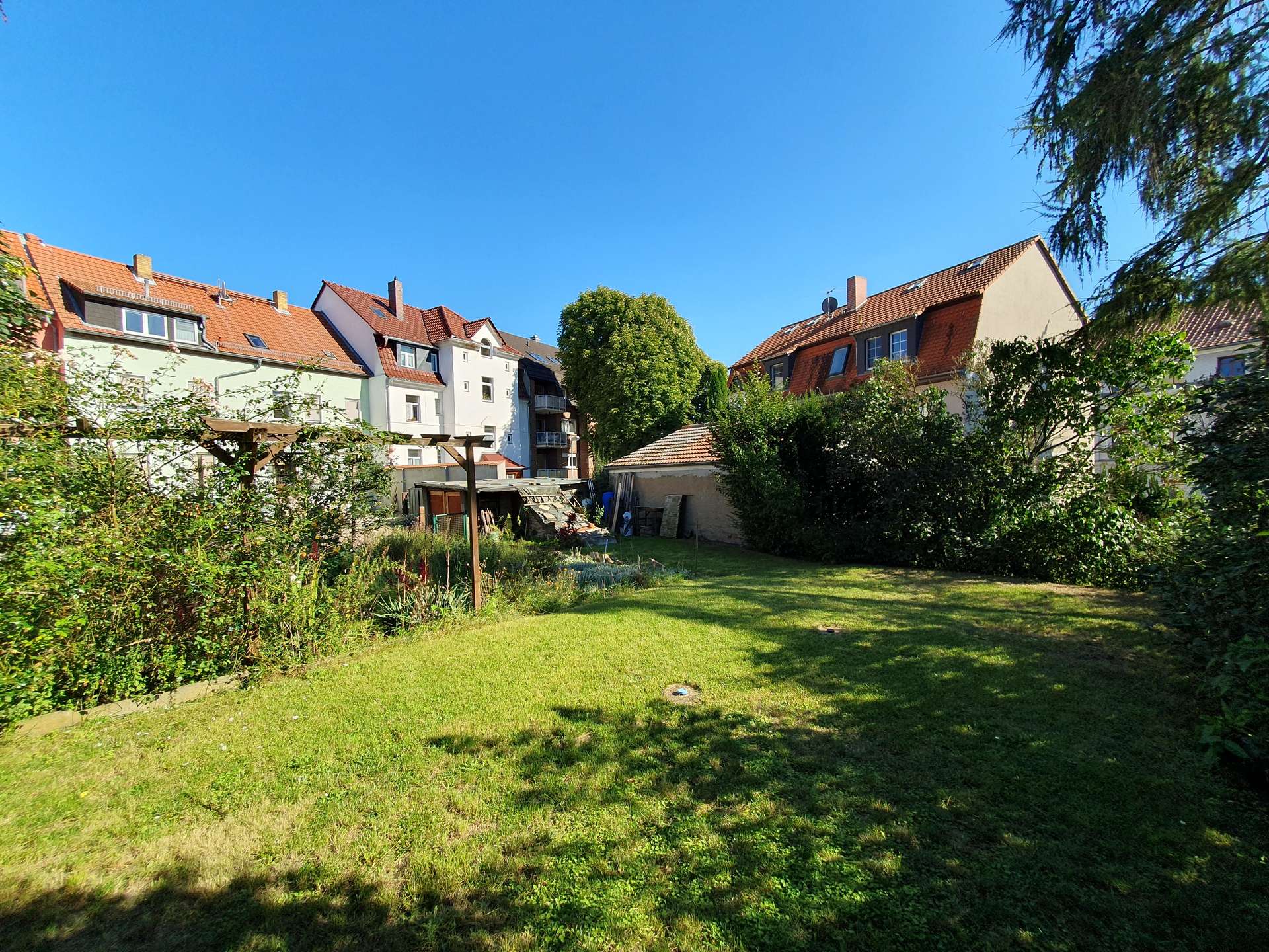 Rückansicht mit Garten