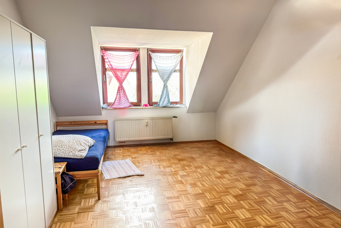geräumiges Wohnzimmer