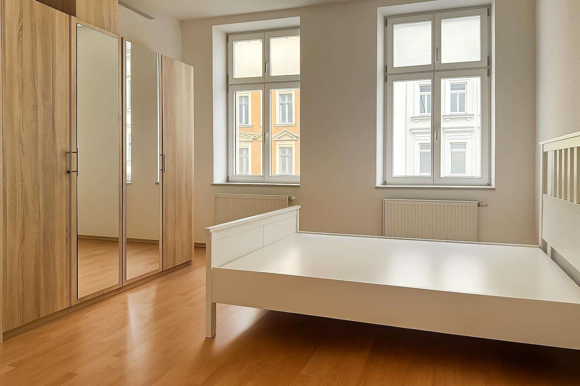 Großes Schlafzimmer