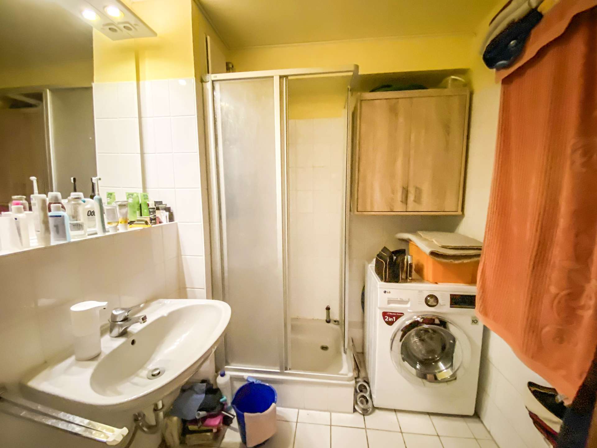 Badezimmer mit Dusche