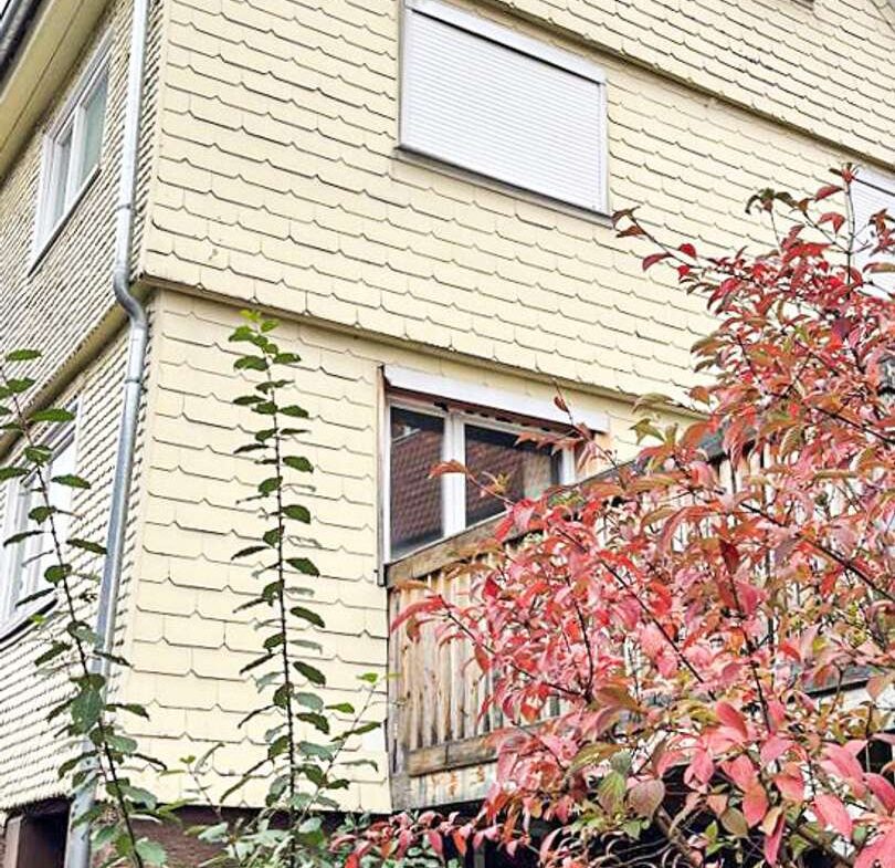 Hausansicht mit Terrasse