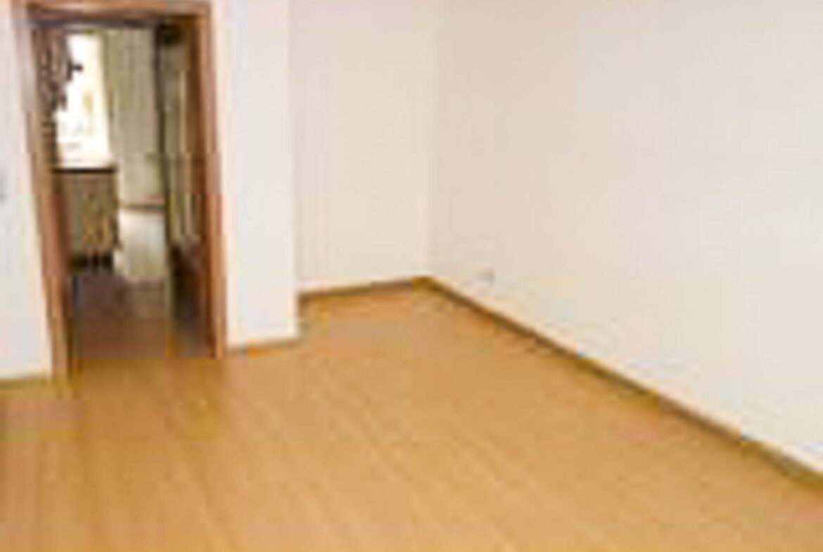 Wohnzimmer Blick zur Tür