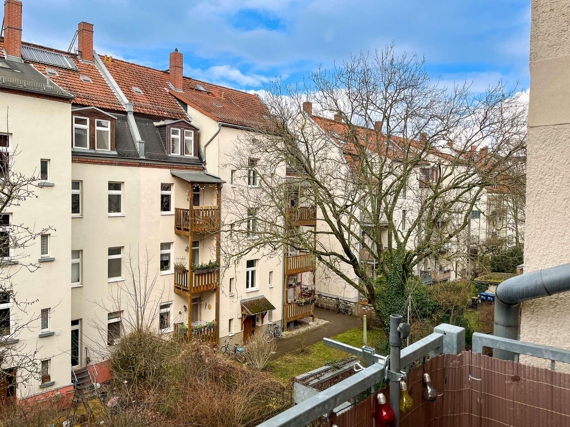 seitlicher Blick vom Balkon
