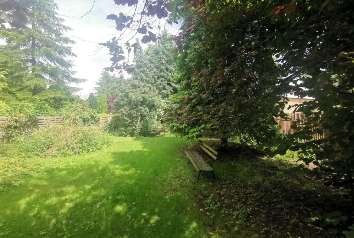 Wunderbar grünes Grundstück