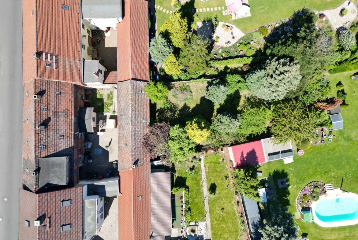 Luftbild Gebäude u. Grundstück