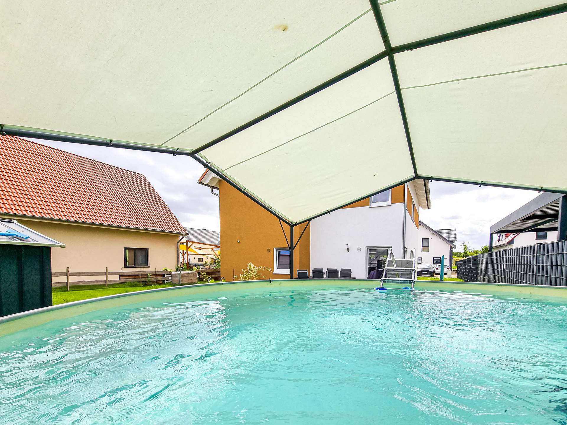 Pool im Garten