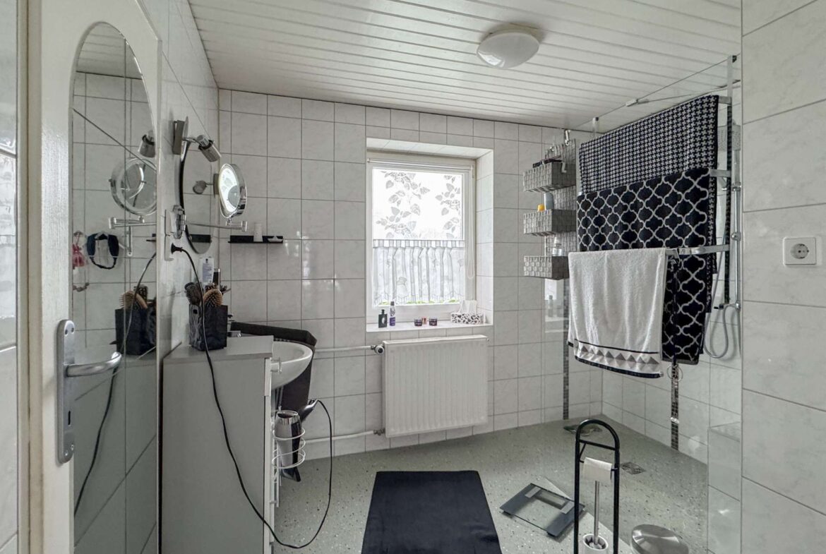 Hauptbad im OG