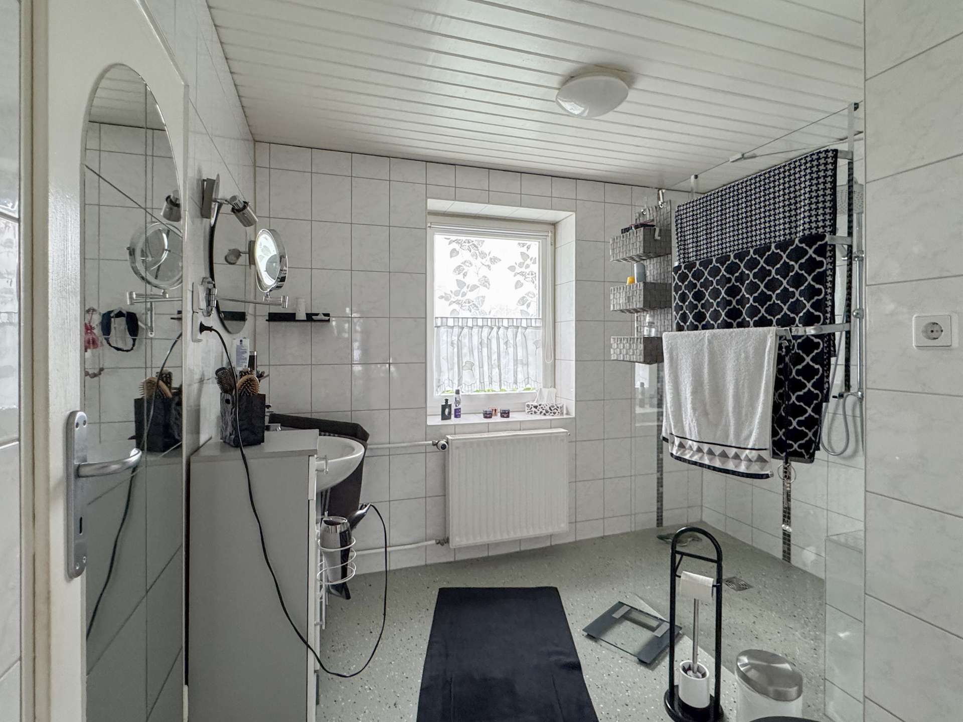 Hauptbad im OG