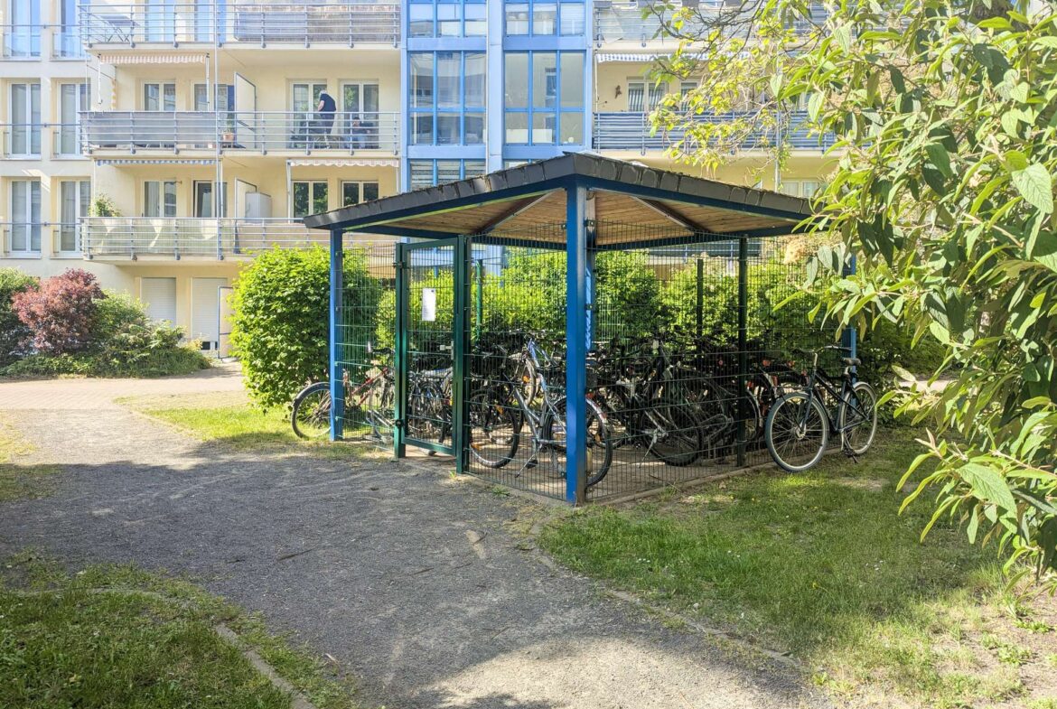 Fahrradbox im Innenhof