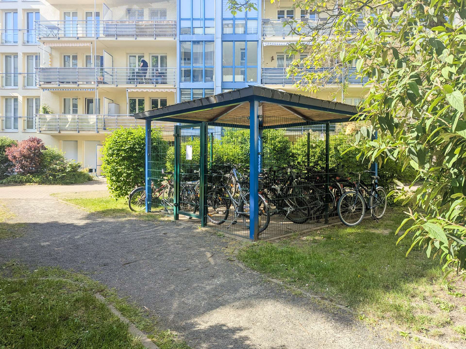 Fahrradbox im Innenhof