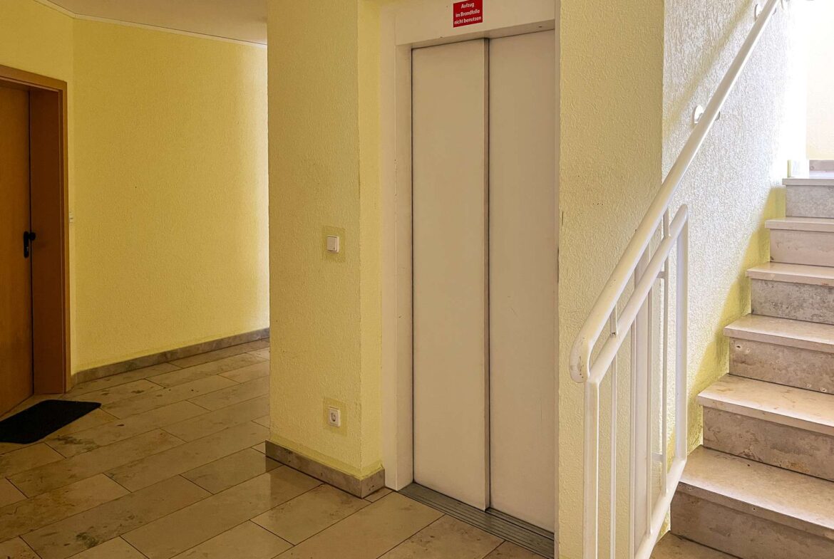Treppenhaus/Lift
