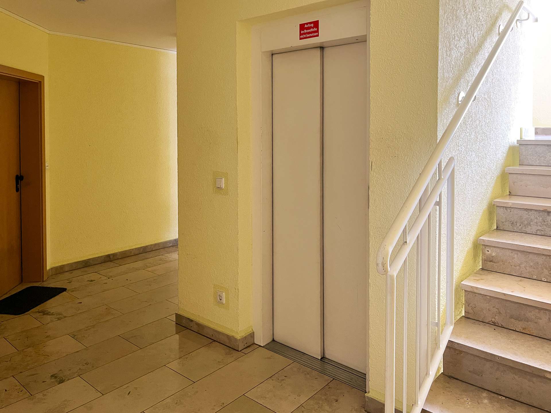 Treppenhaus/Lift