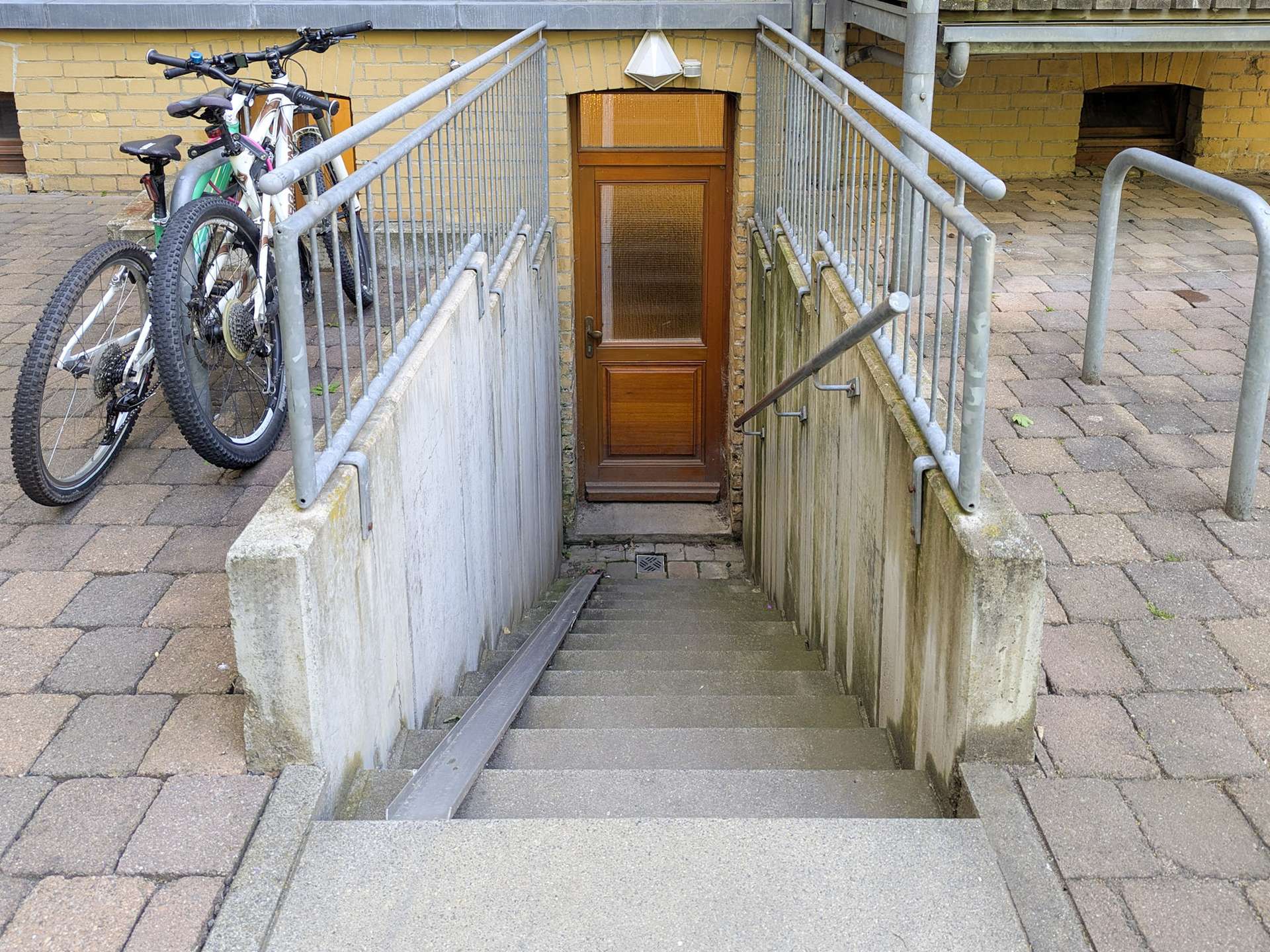 Kellerzugang