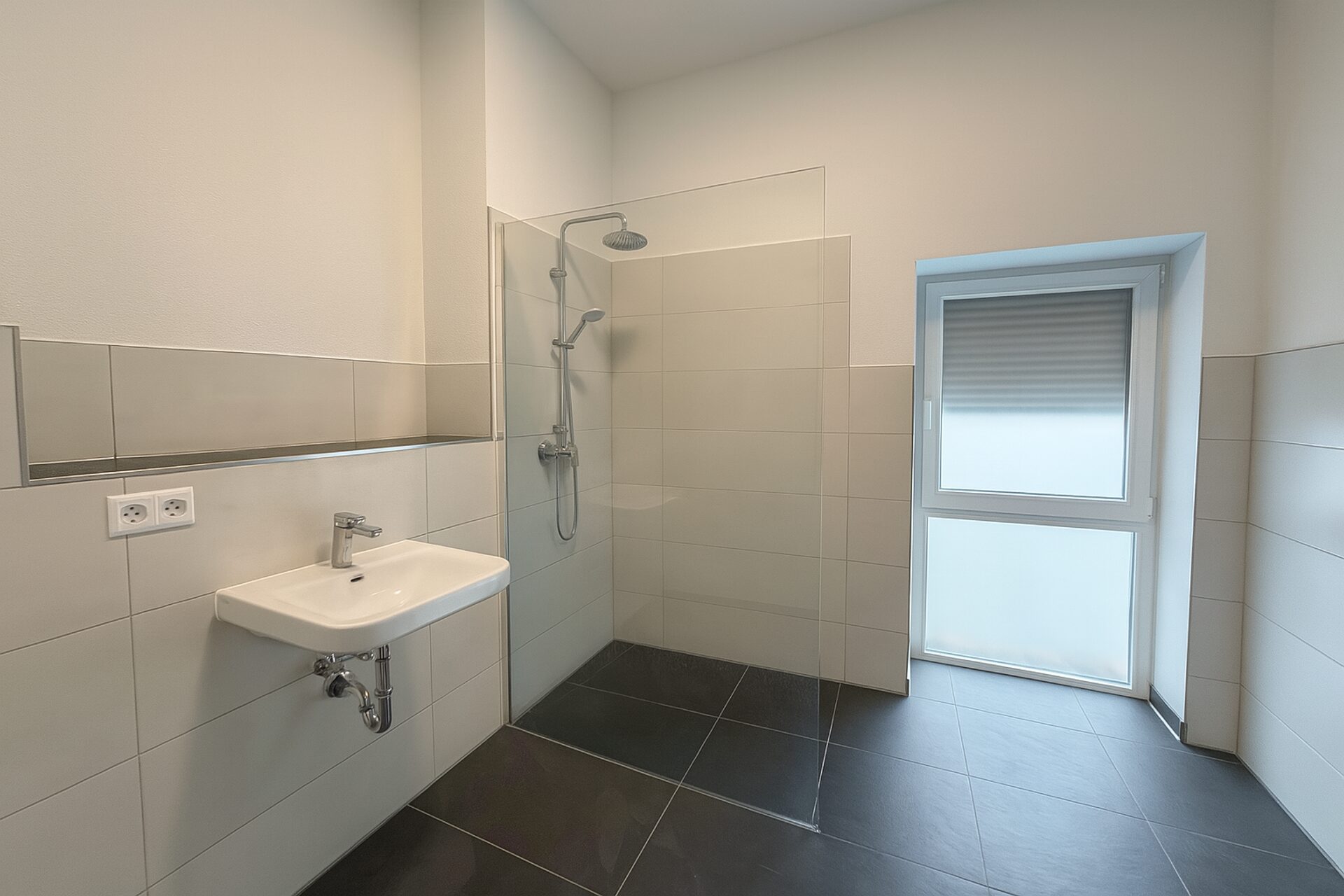 Tageslichtbad mit Dusche