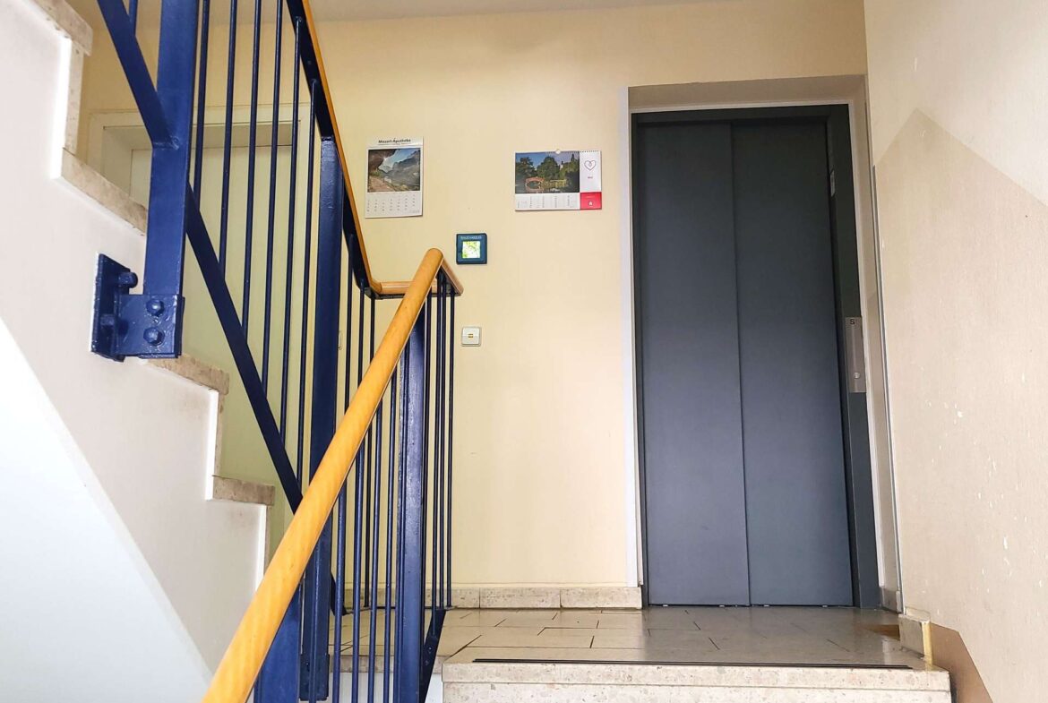 Hausflur mit Aufzug