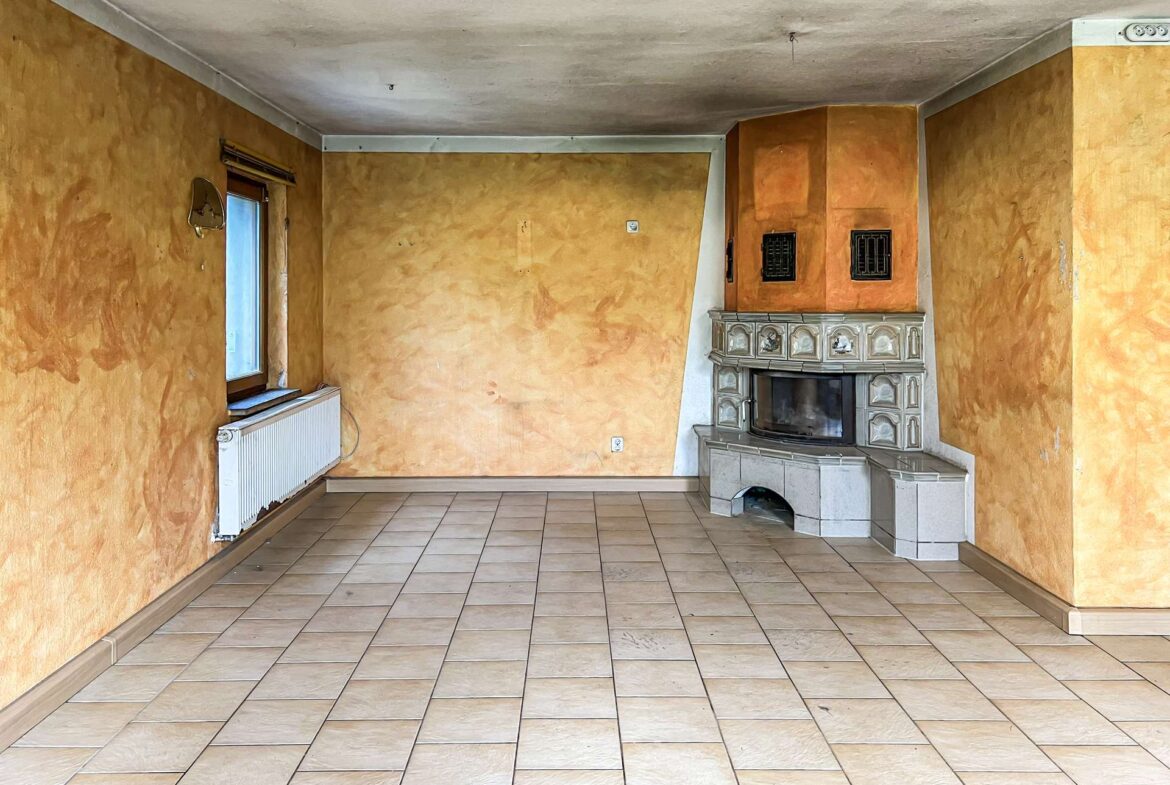 Wohnzimmer mit Kamin