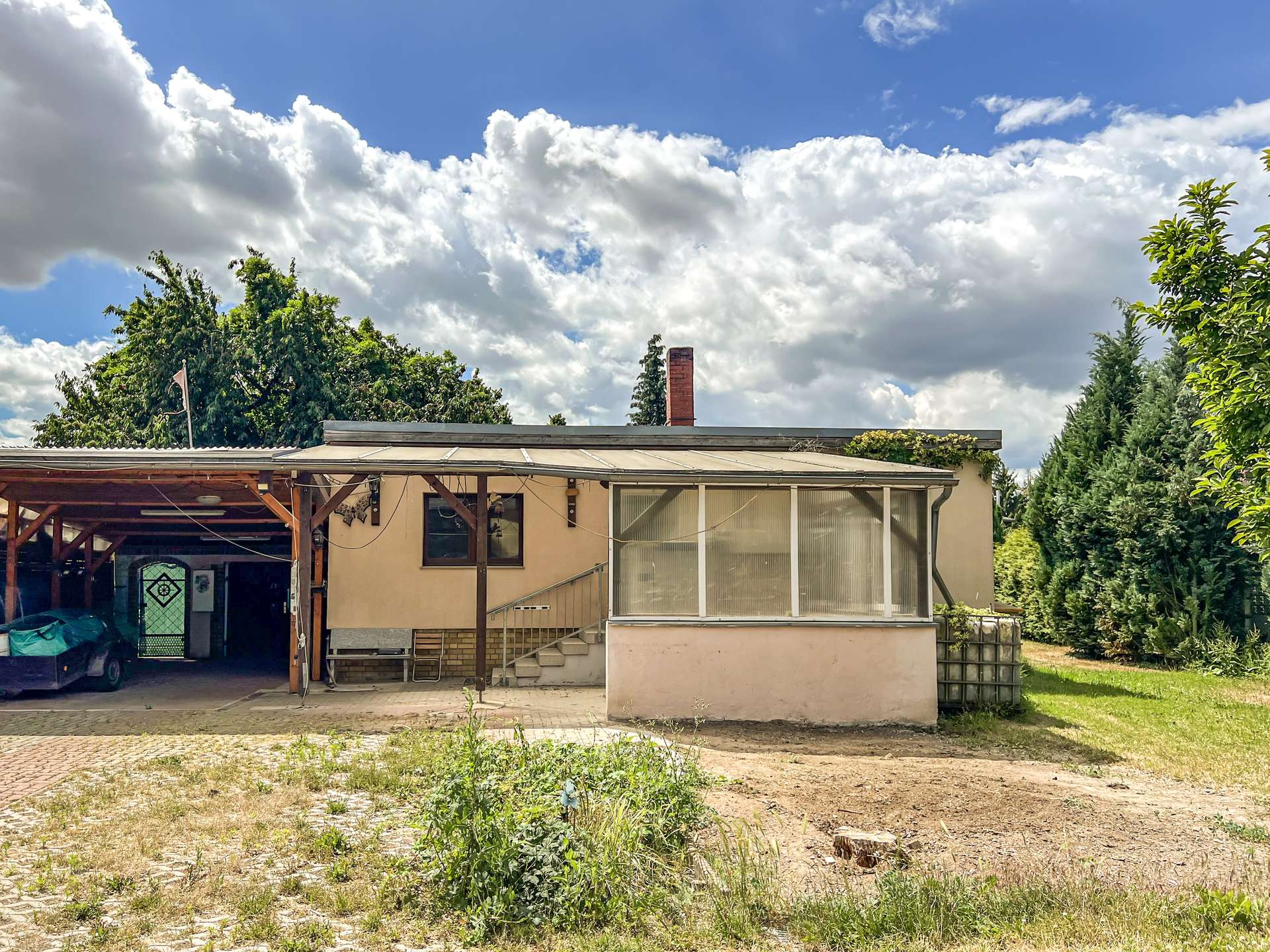 Sanierungsbedürftiger Bungalow