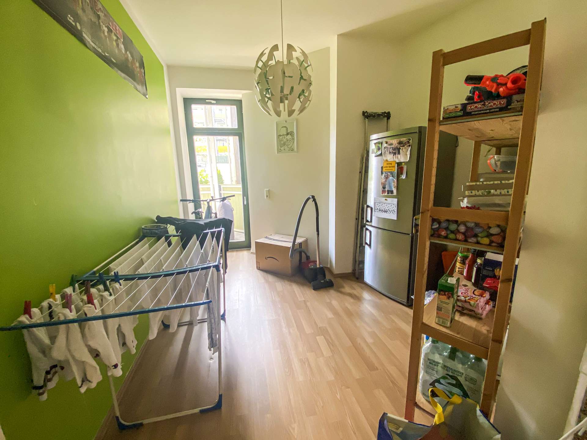 Kinderzimmer o. Büro mit Balkonzugang