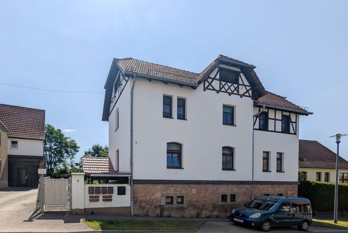 Haupthaus Straßenansicht