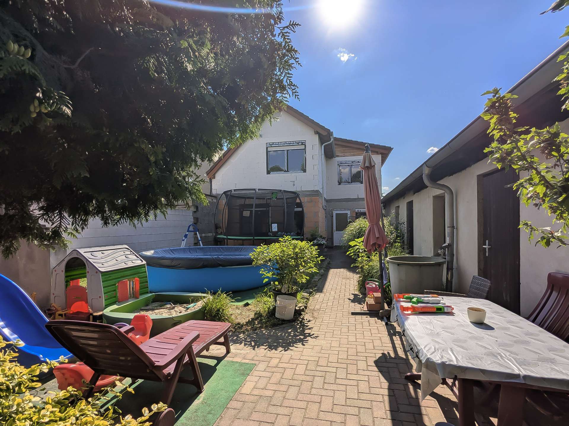 Rückansicht mit Garten
