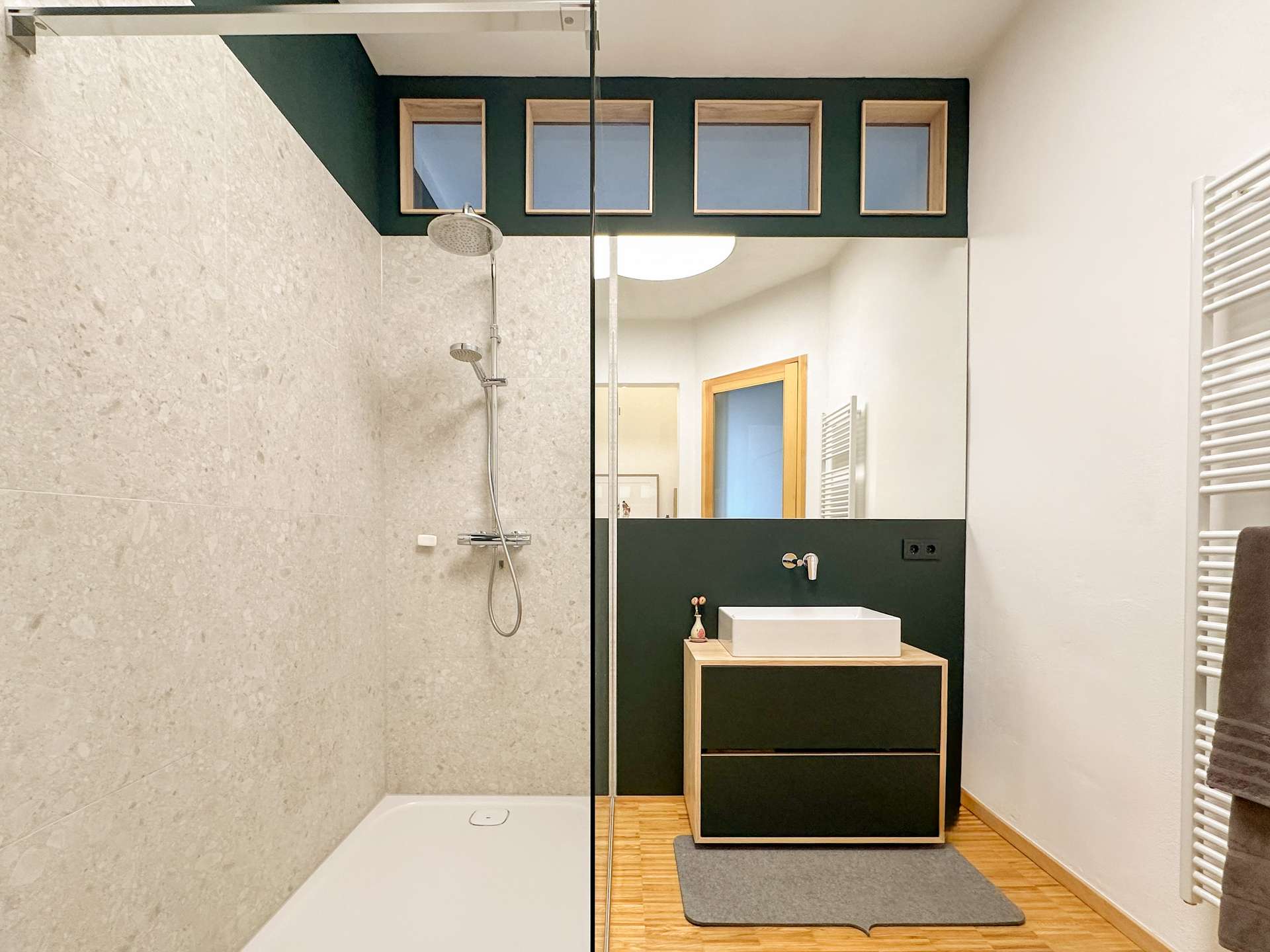 Modernes Badezimmer