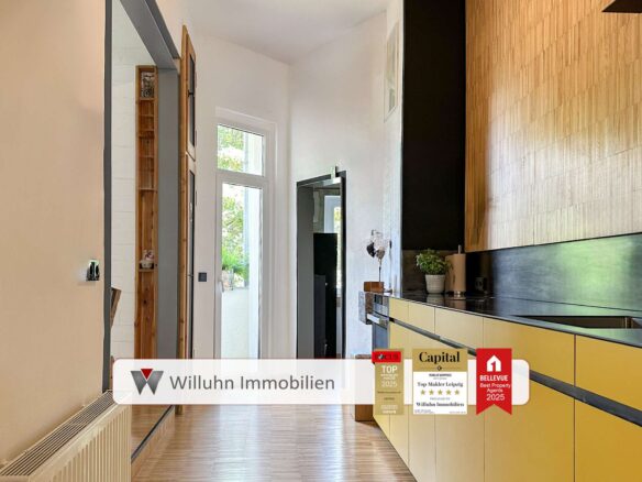 Titelbild_Küche mit Zugang zum Balkon