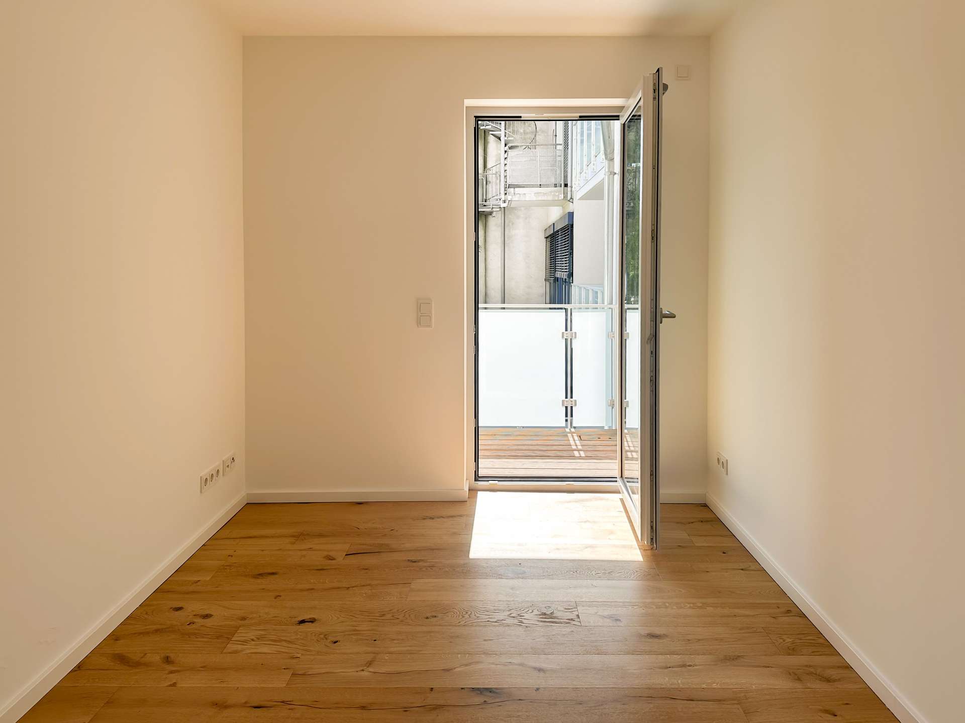 Zimmer mit Balkonzugang