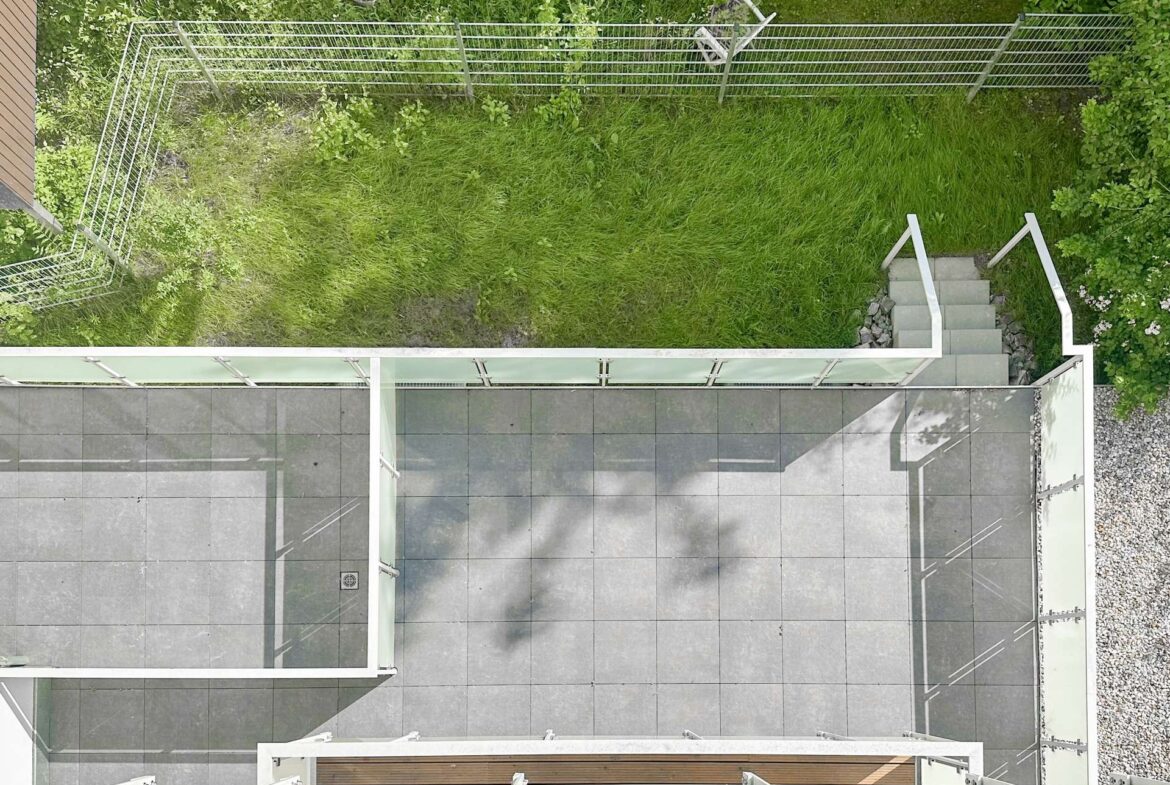 Terrasse mit Gartenzugang