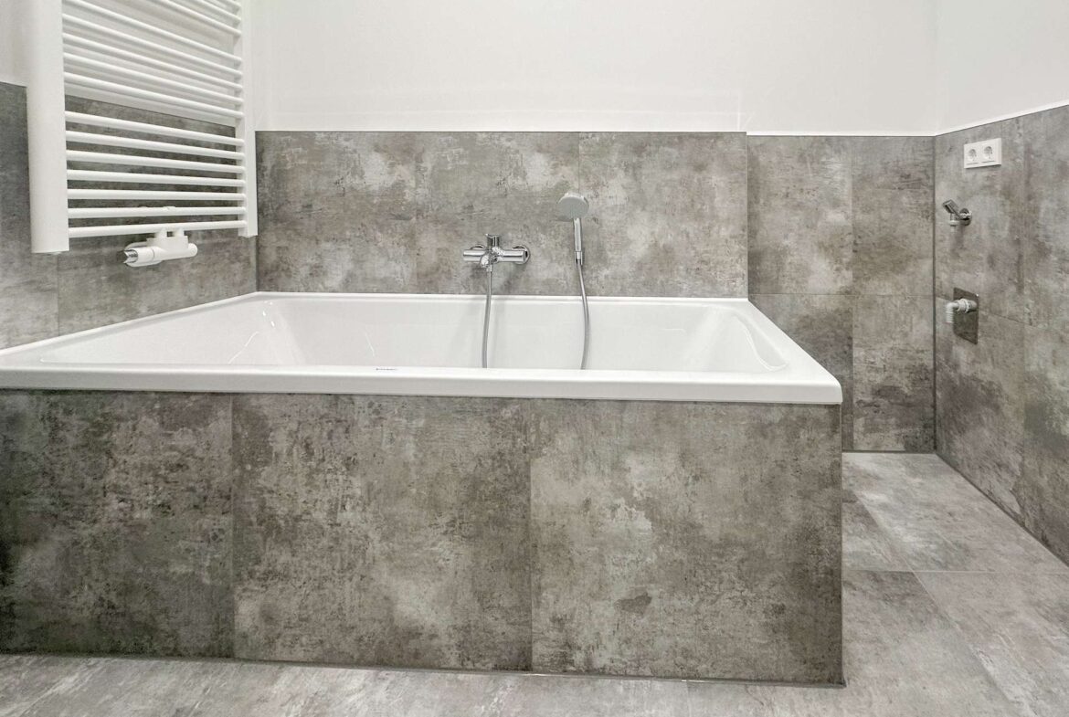 Große Badewanne