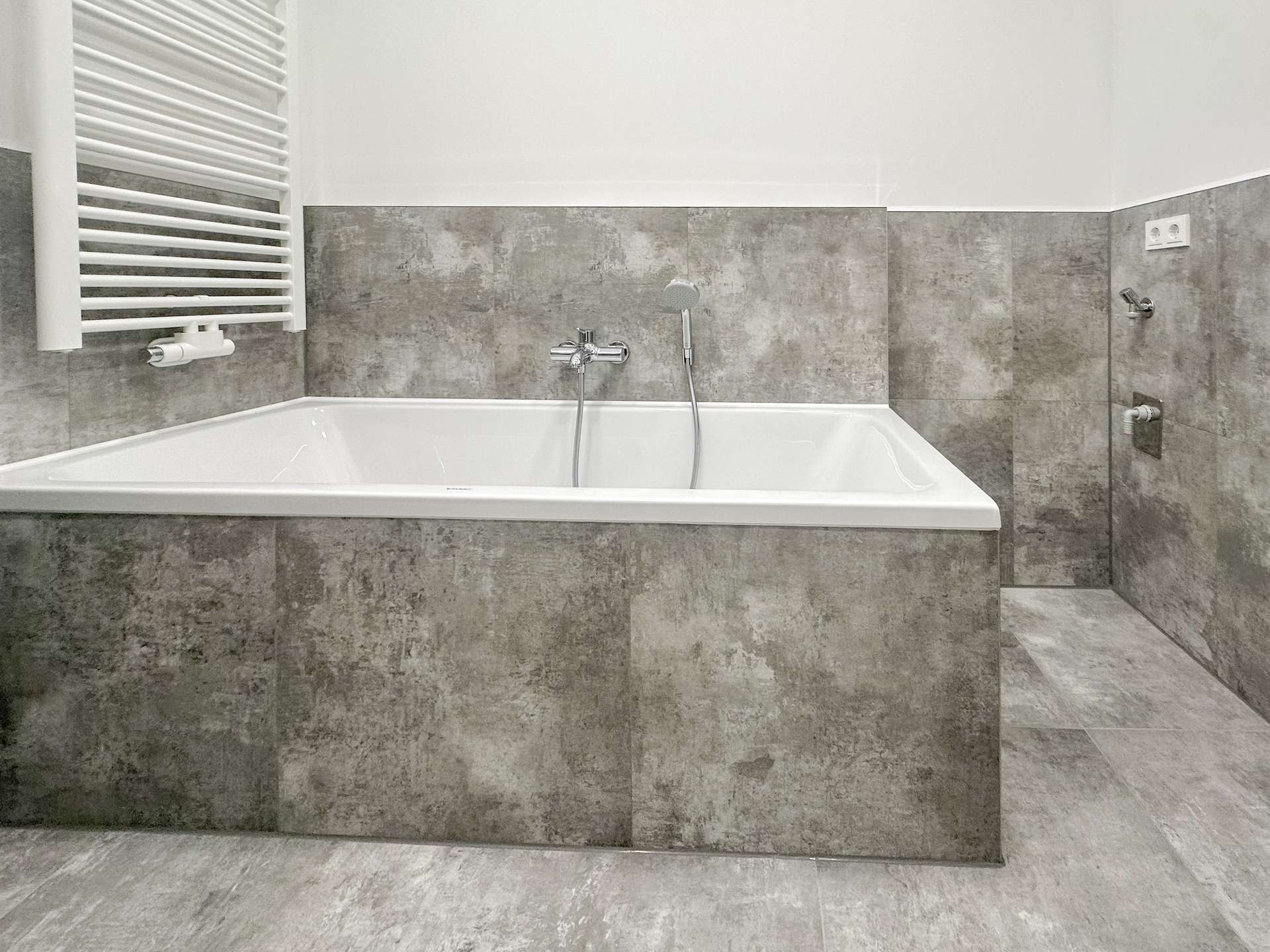 Große Badewanne