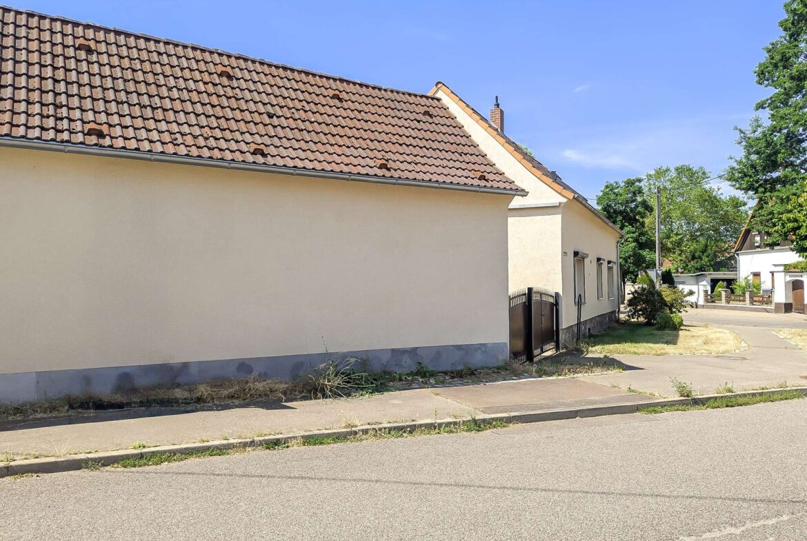 Gebäudeanblick von der Straße