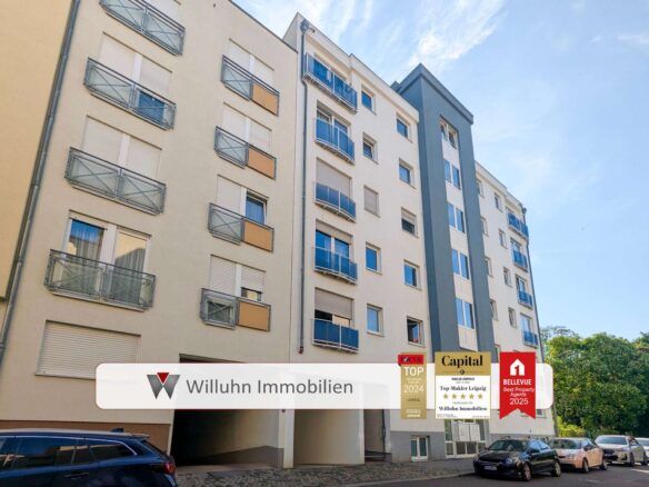 Haus mit Tiefgarageneinfahrt