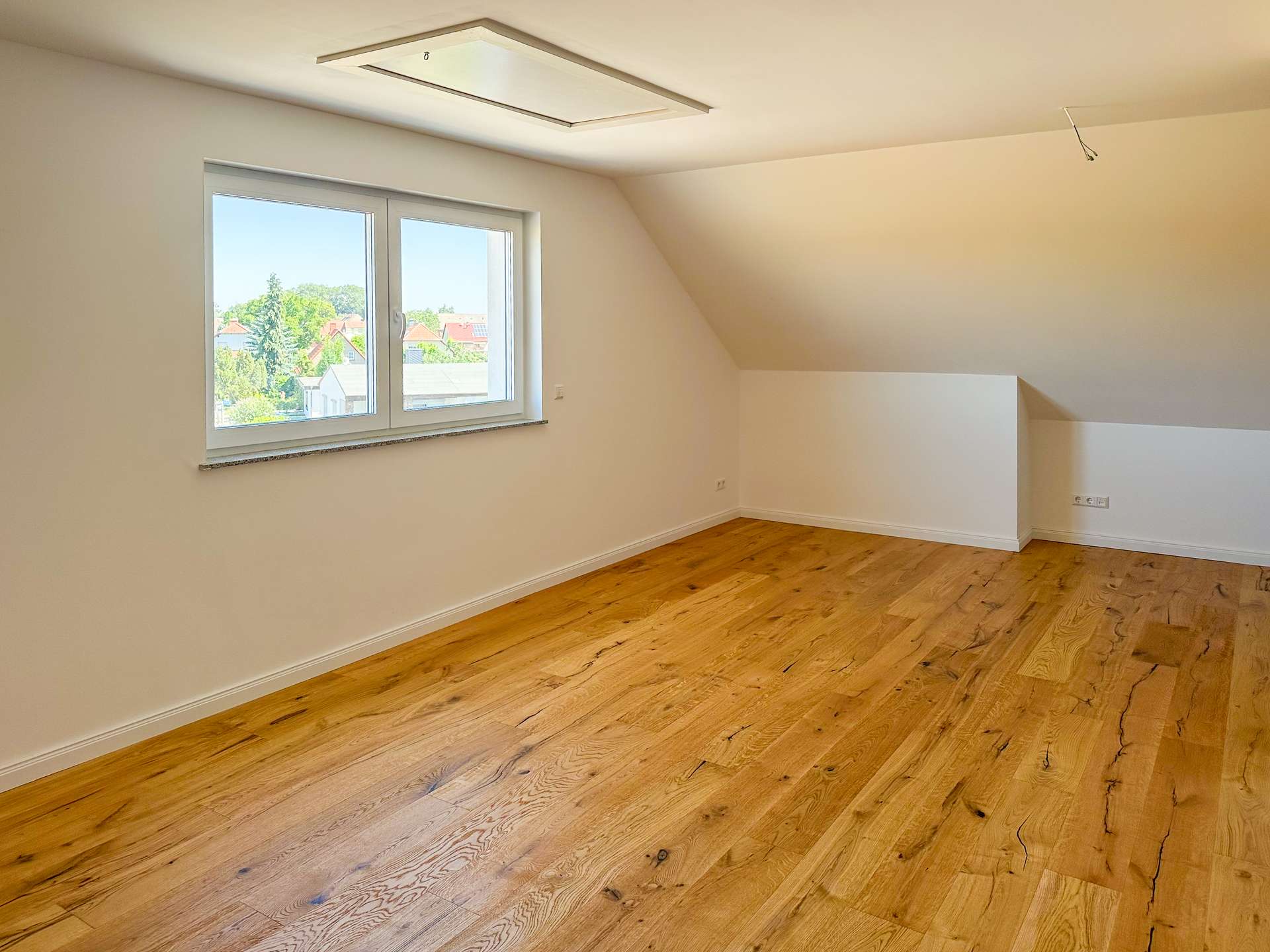 Schönes Dachgeschosszimmer
